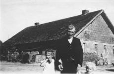 Berthold Blank with Granddaughters in Wohlde
