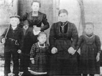 Walburga (Preis) Metz with her Children